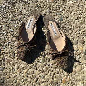 MANOLO BLAHNIK
Ballerimu bow-detailed suede mules leopard